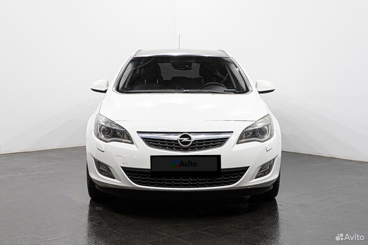 Opel Astra, 2011