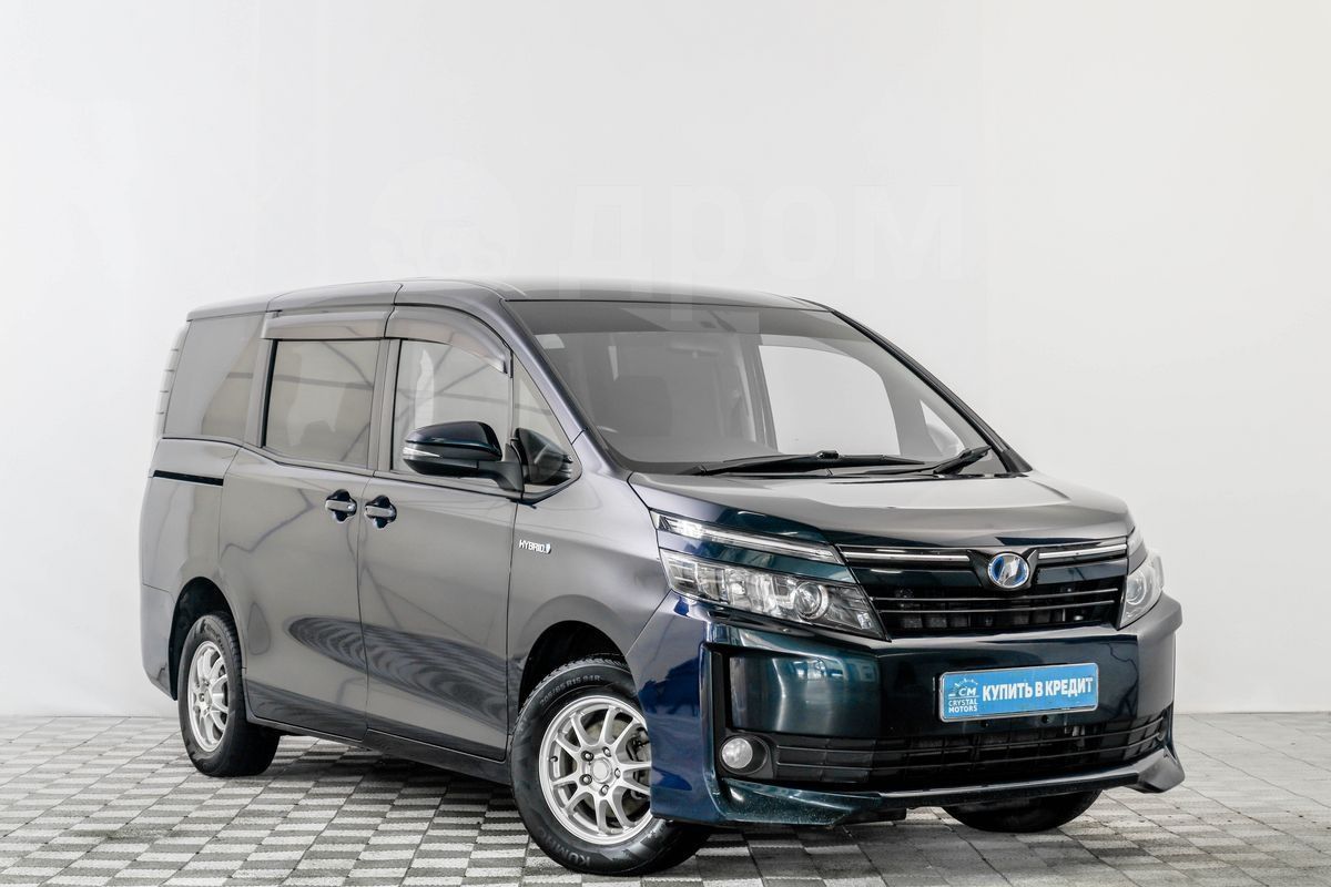 Toyota Voxy, 3 поколение